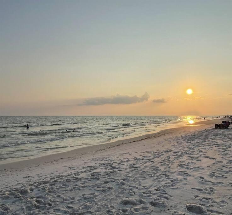 Hébergement de vacances Palm Cove Vacation Home- One Level, Community Pool, Pet Friendly *